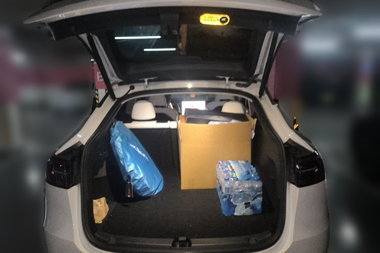 Tesla Model Y 2023 car image #21