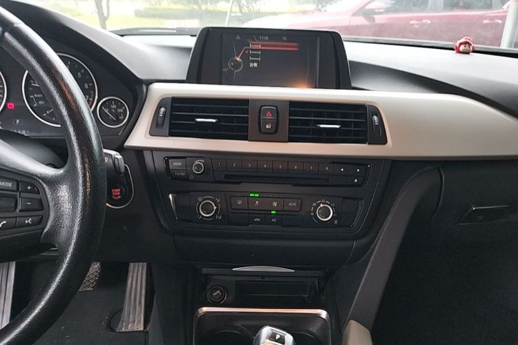 BMW 3 Series 2015 car image #13