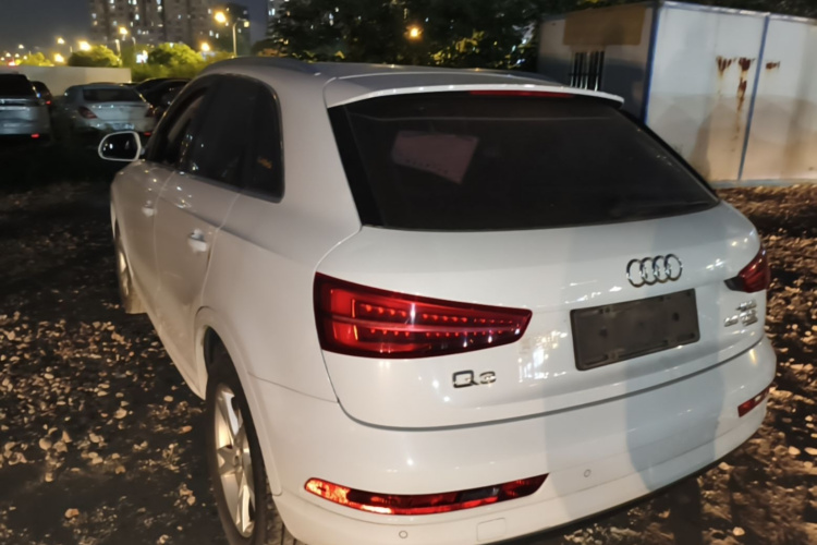 Audi Q3 2018 immagine di auto #5