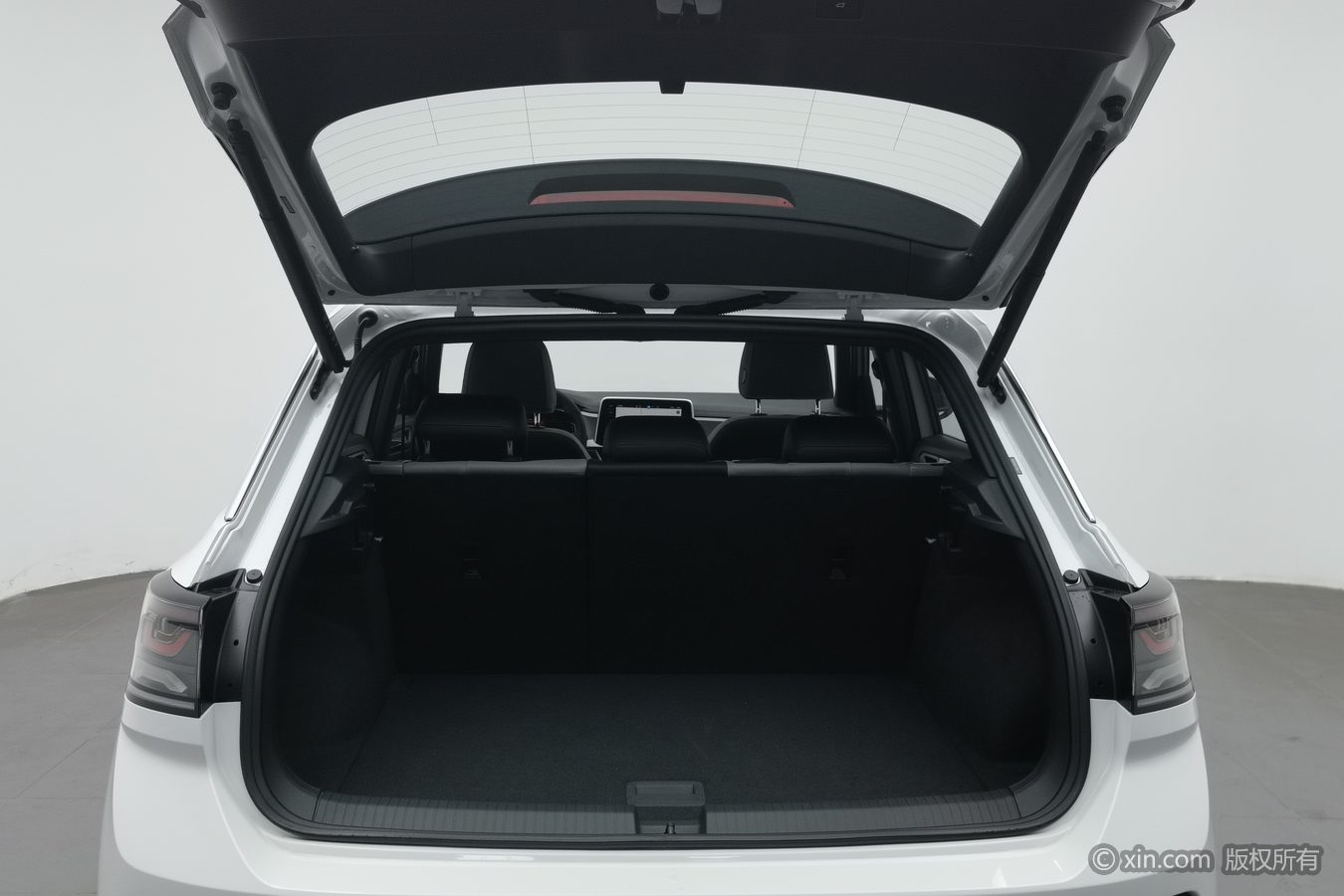 Volkswagen T-Roc 2025 car image #17