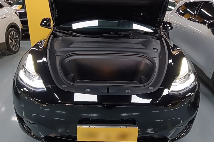 Tesla Model Y 2022 car image #22