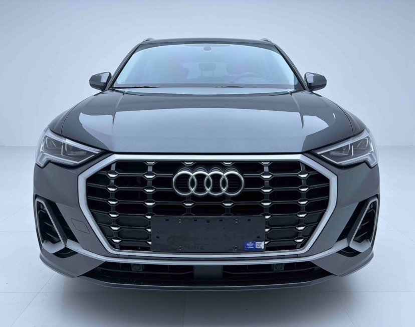 Audi Q3 2022 car image #2