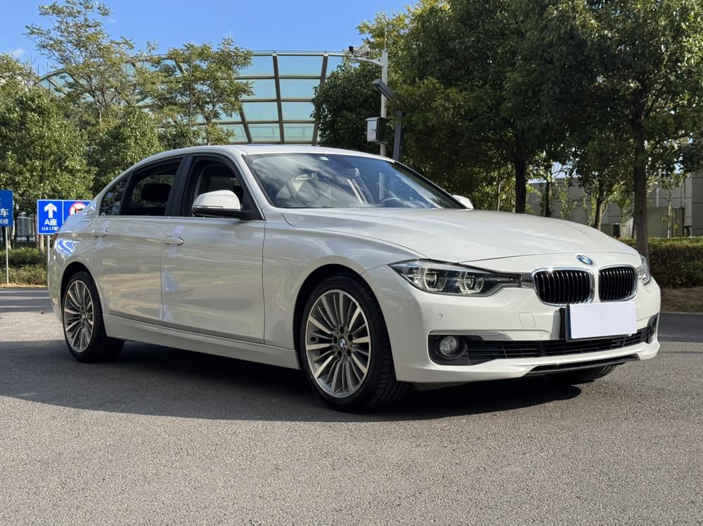 BMW 3 Series 2019 immagine di auto #3