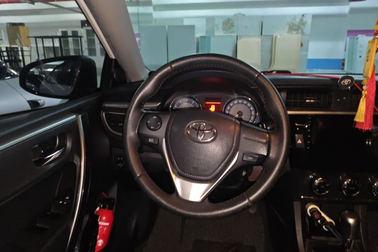 Toyota Corolla 2015 immagine di auto #15