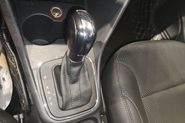 Volkswagen Polo 2015 car image #14