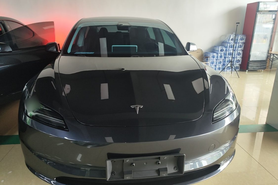Tesla Model 3 2024 car image #3
