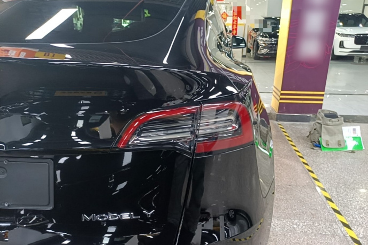 Tesla Model Y 2022 immagine di auto #8