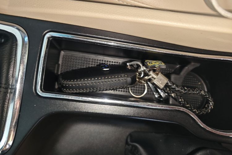 GEELY Emgrand 2017 car image #9