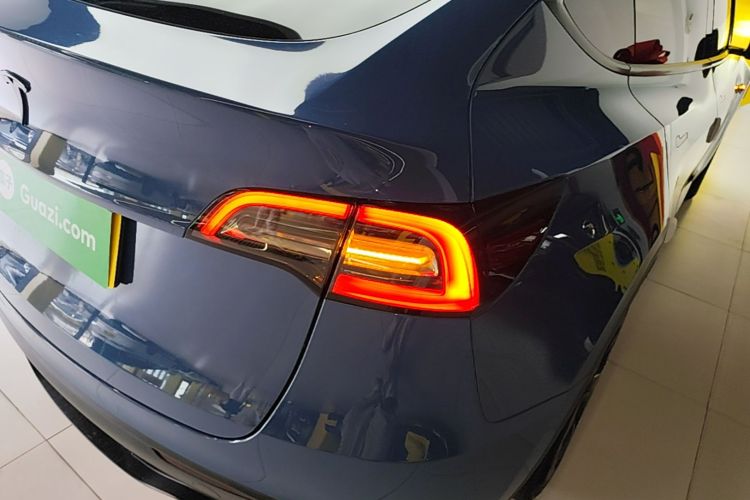 Tesla Model Y 2023 car image #8