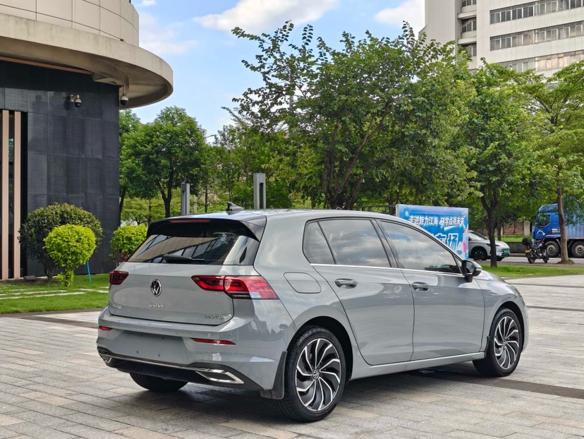 Volkswagen Golf 2021 car image #8