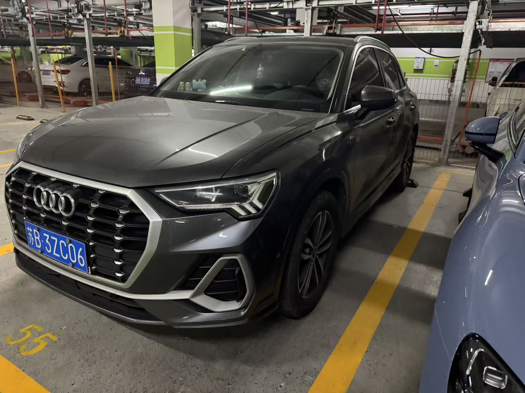 Audi Q3 2021 car image 