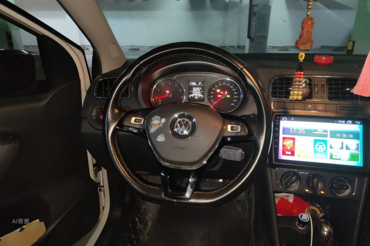 Volkswagen Polo 2018 car image #12