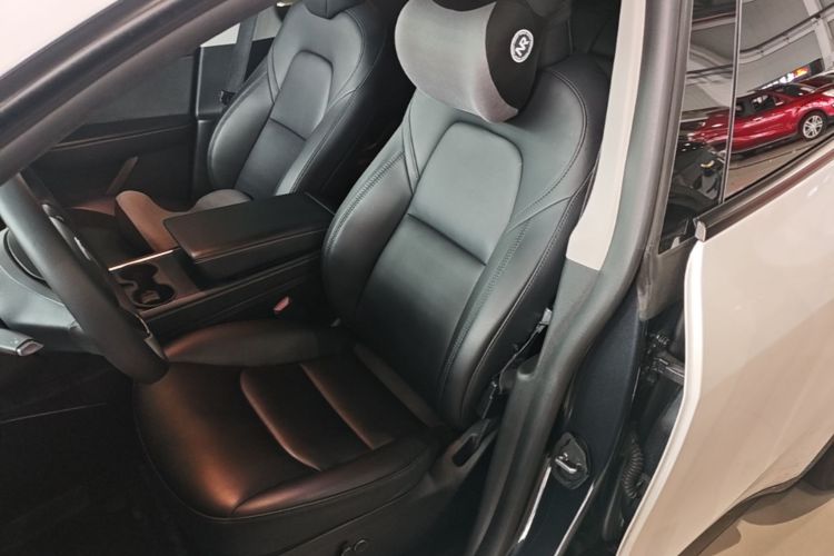 Tesla Model Y 2024 #15 Tesla Model Y 2024 car image #15