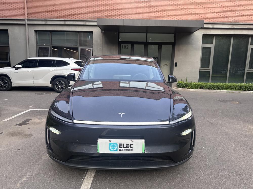 Tesla Model Y 2025 #2 Tesla Model Y 2025 car image #2