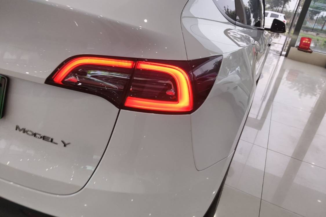Tesla Model Y 2024 #7 Tesla Model Y 2024 car image #7