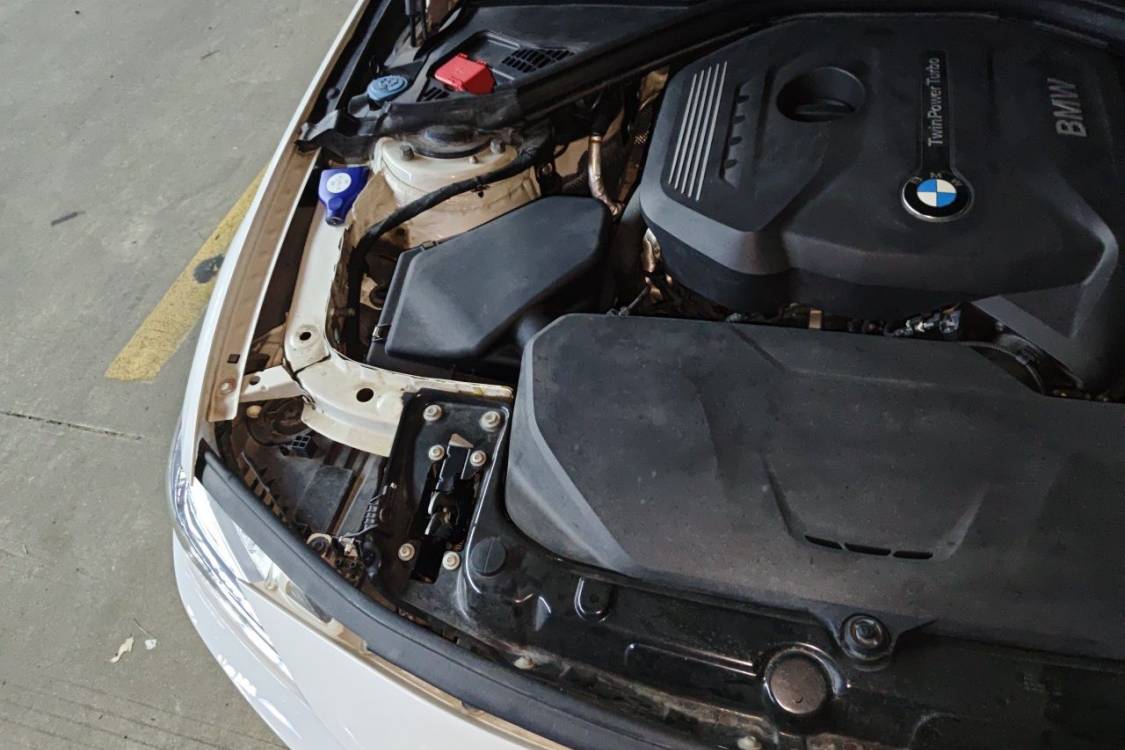 BMW 3 Series 2017 car image #11
