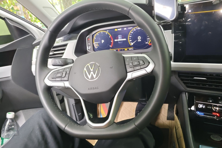 Volkswagen Bora 2025 car image #12