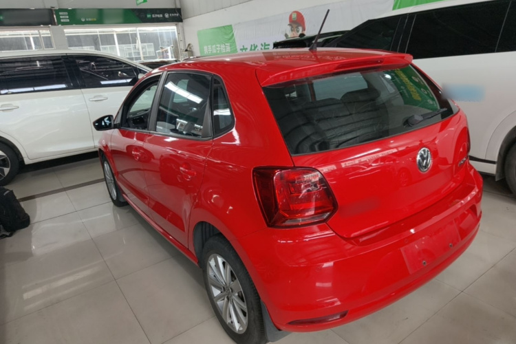Volkswagen Polo 2015 car image #5