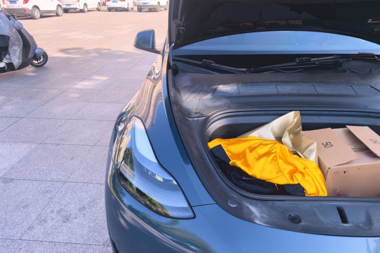Tesla Model Y 2022 car image #25