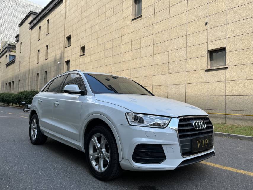 Audi Q3 2017 car image #2