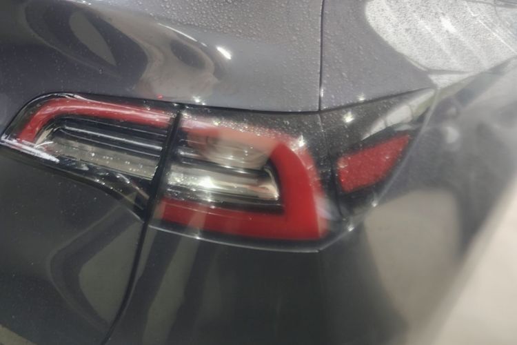 Tesla Model Y 2022 car image #8
