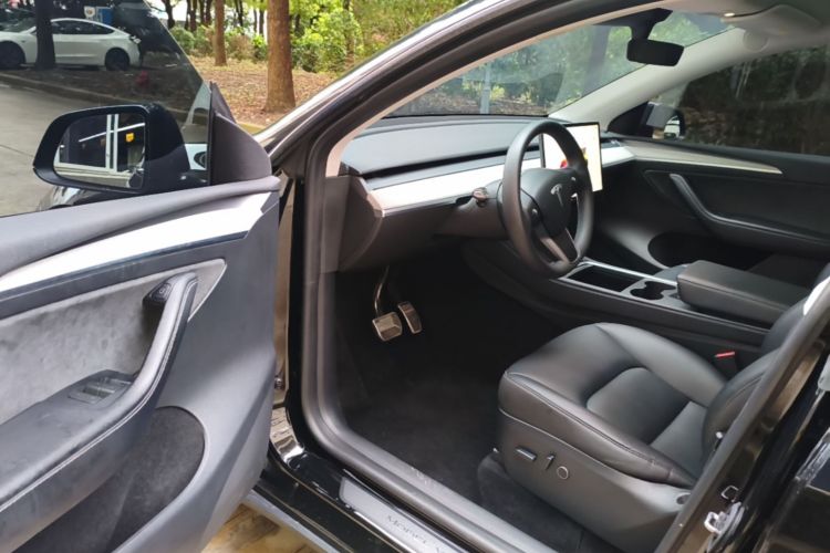 Tesla Model Y 2023 #12 Tesla Model Y 2023 car image #12