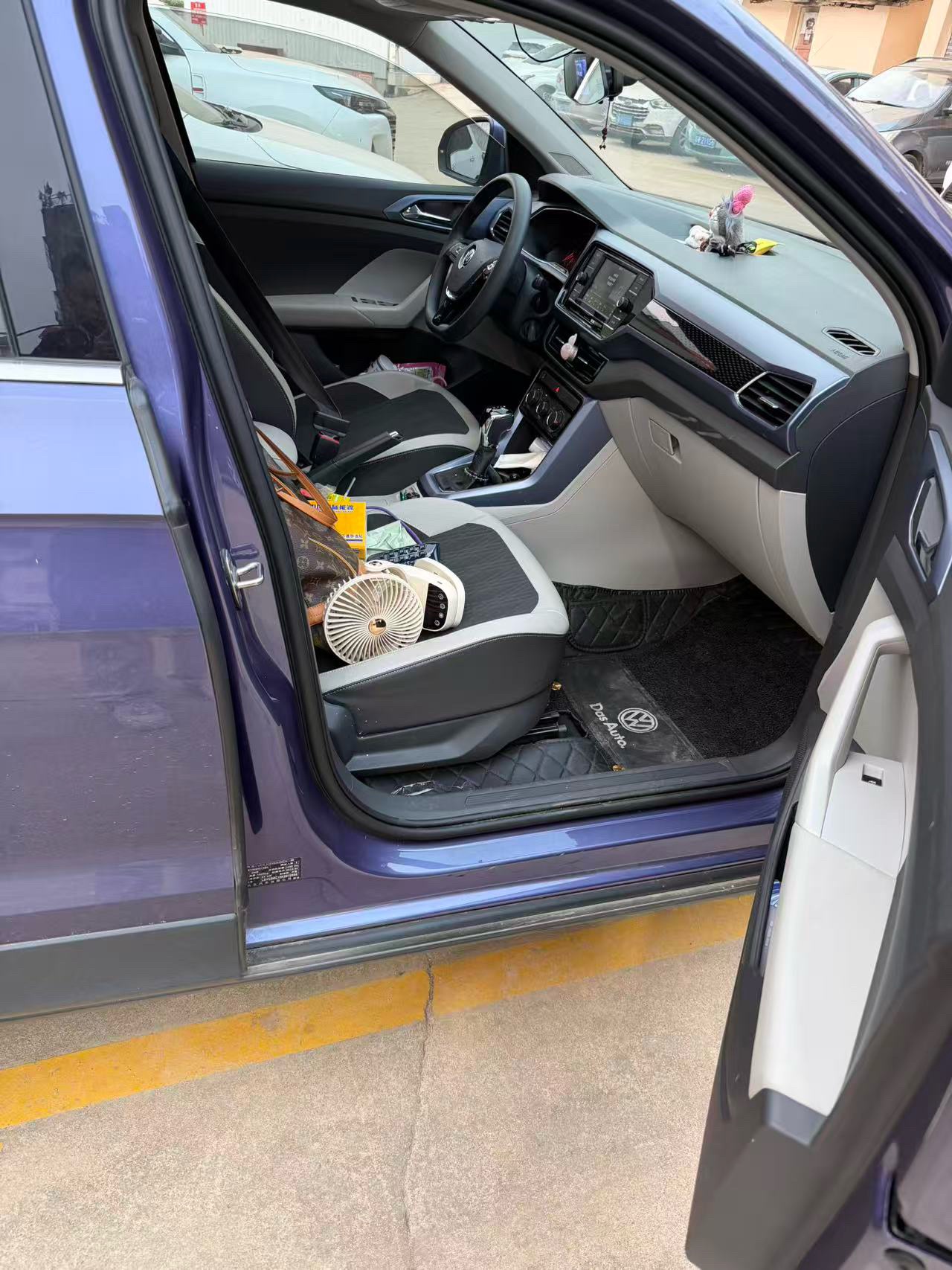 Volkswagen T-Cross 2019 immagine di auto #5