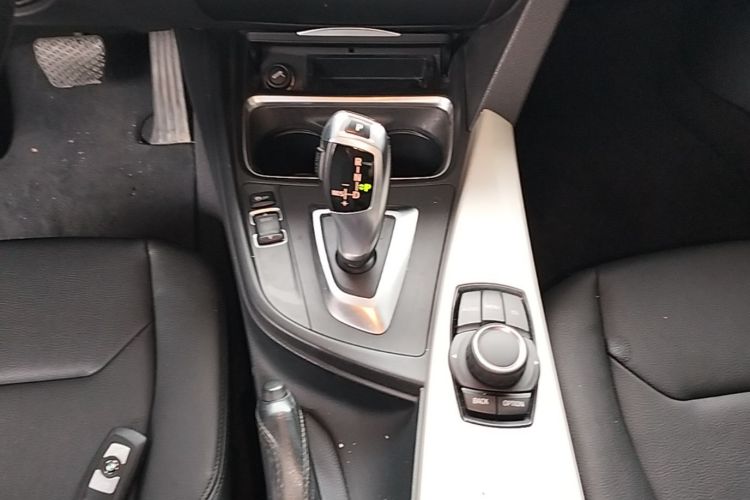 BMW 3 Series 2015 car image #14