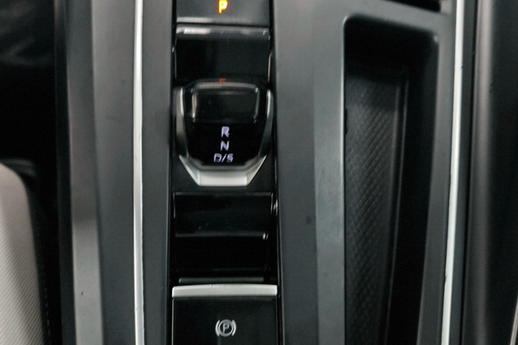 Volkswagen Golf 2023 car image #30