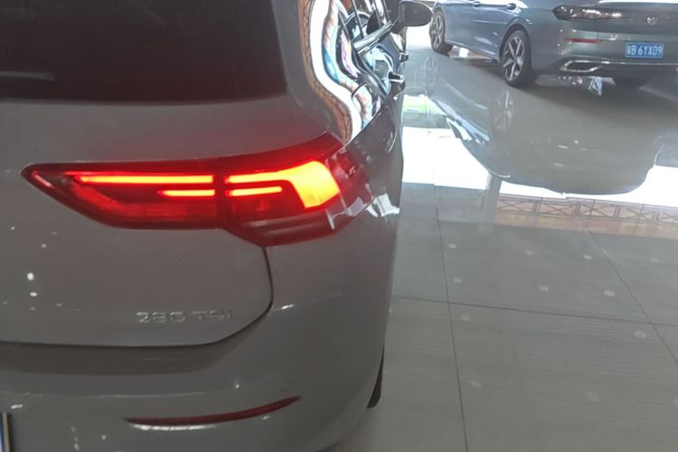 Volkswagen Golf 2022 car image #8