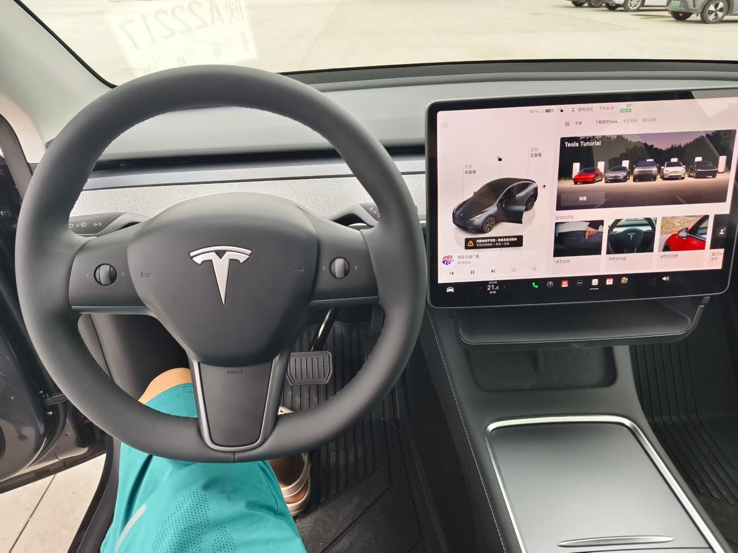Tesla Model Y 2025 immagine di auto #4