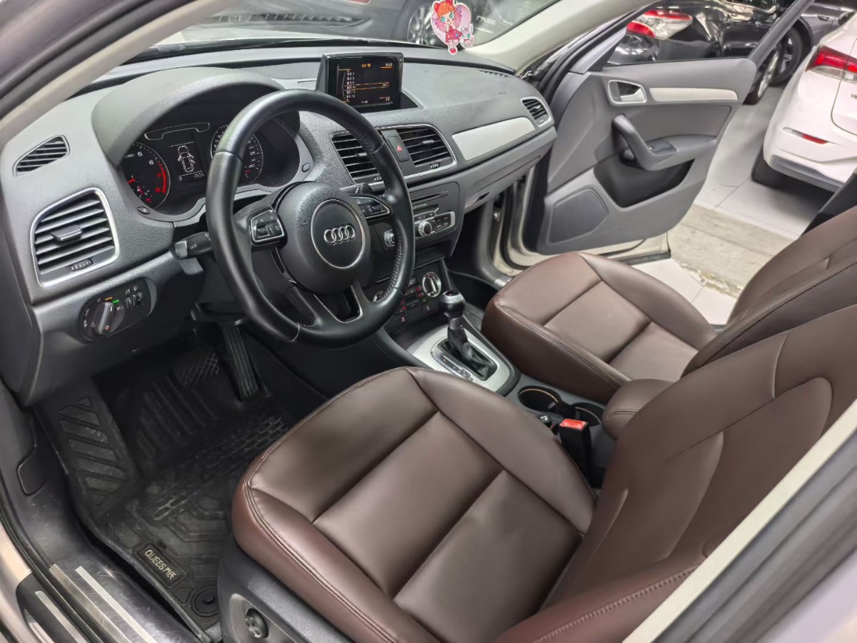 Audi Q3 2016 car image #7