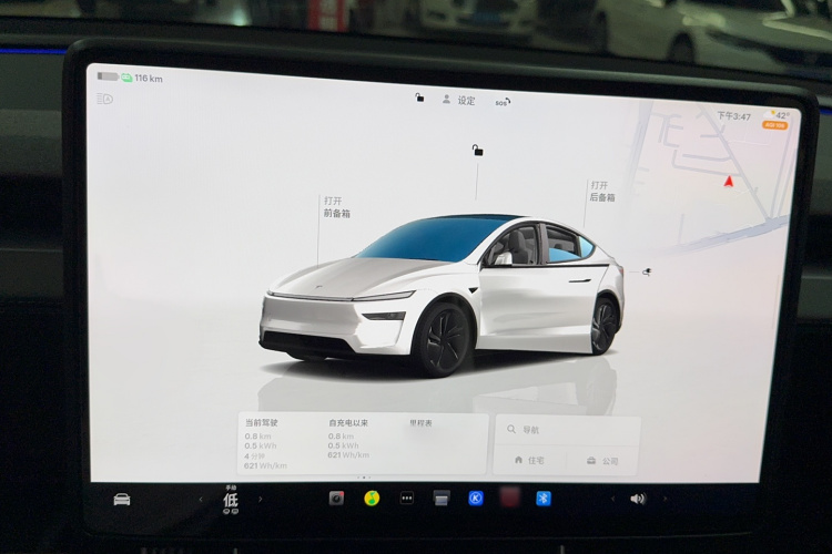 Tesla Model Y 2025 car image #13