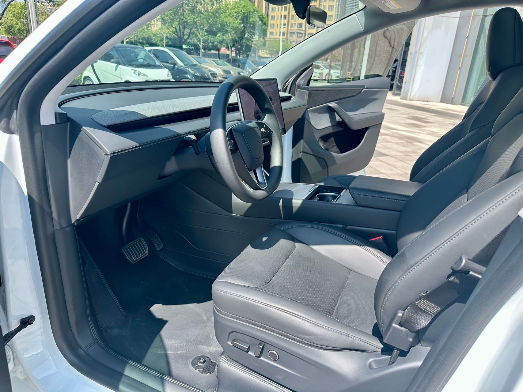 Tesla Model Y 2025 #4 Tesla Model Y 2025 immagine di auto #4