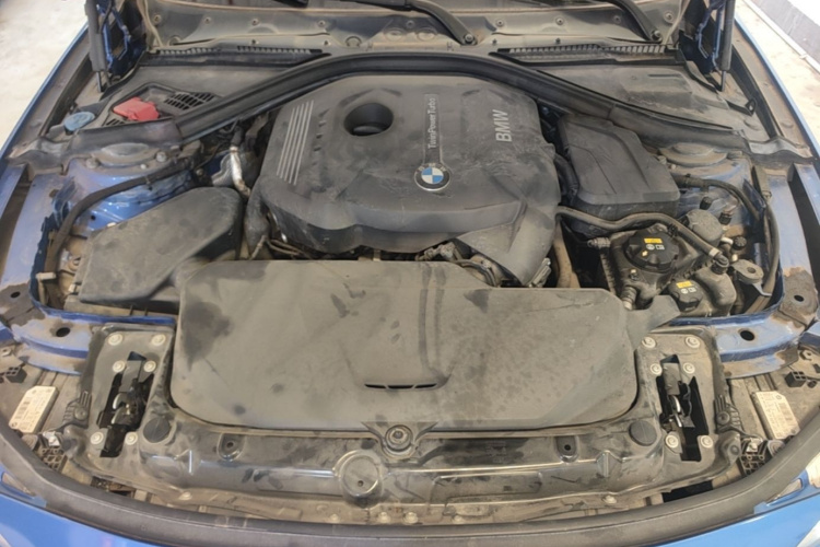 BMW 3 Series 2018 car image #20