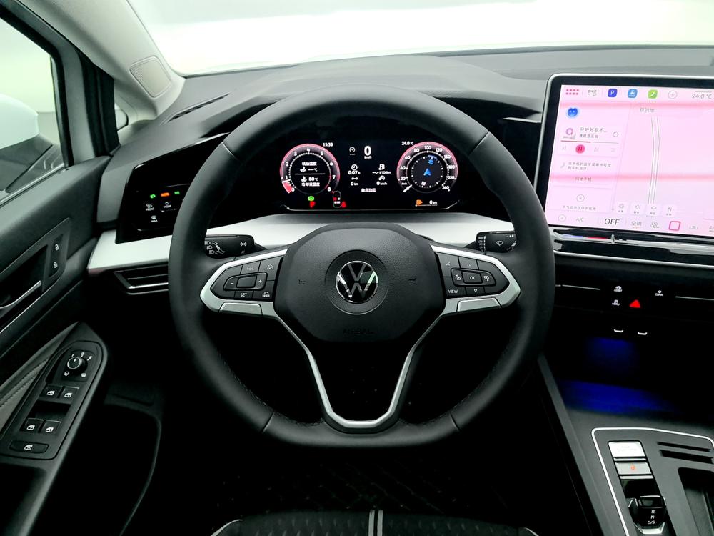 Volkswagen Golf 2026 imagen de coche #16