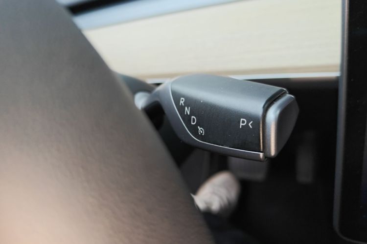 Tesla Model Y 2023 #16 Tesla Model Y 2023 car image #16