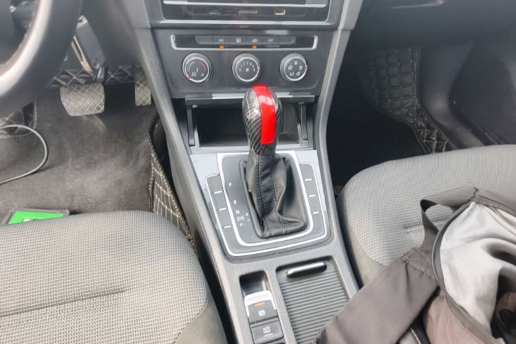 Volkswagen Golf 2018 car image #14