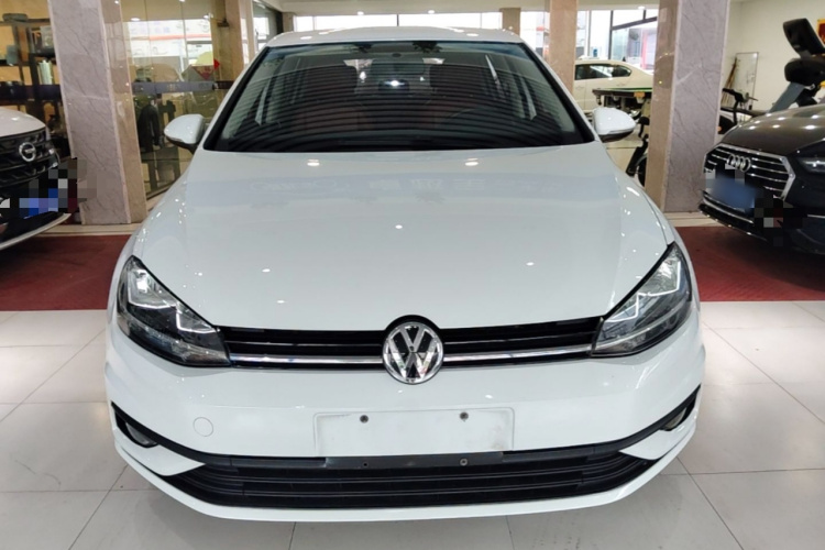 Volkswagen Golf 2018 car image #3