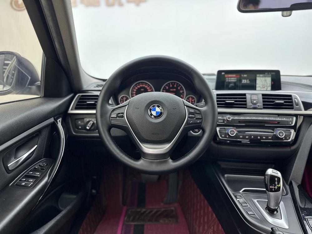 BMW 3 Series 2018 car image #12