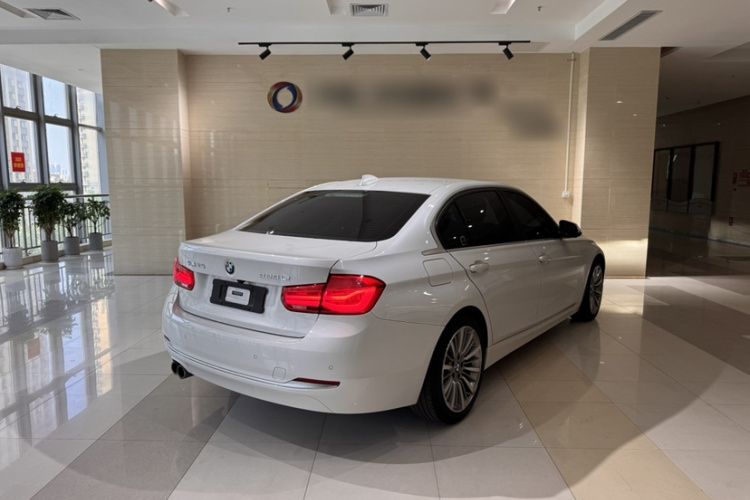 BMW 3 Series 2019 car image #3