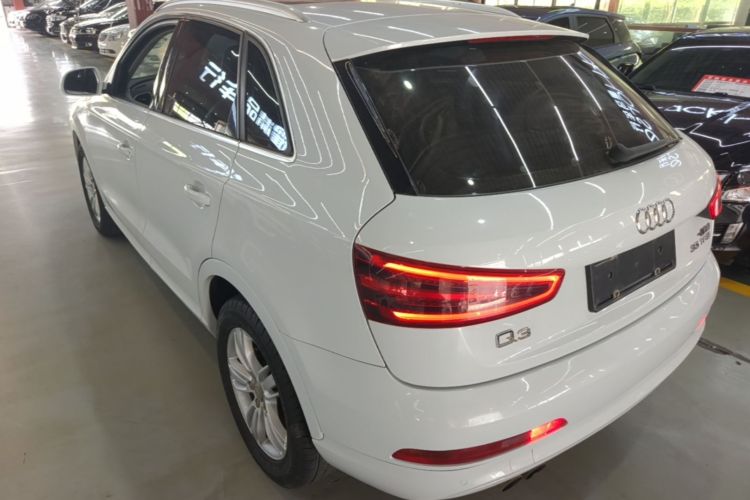 Audi Q3 2016 car image #5