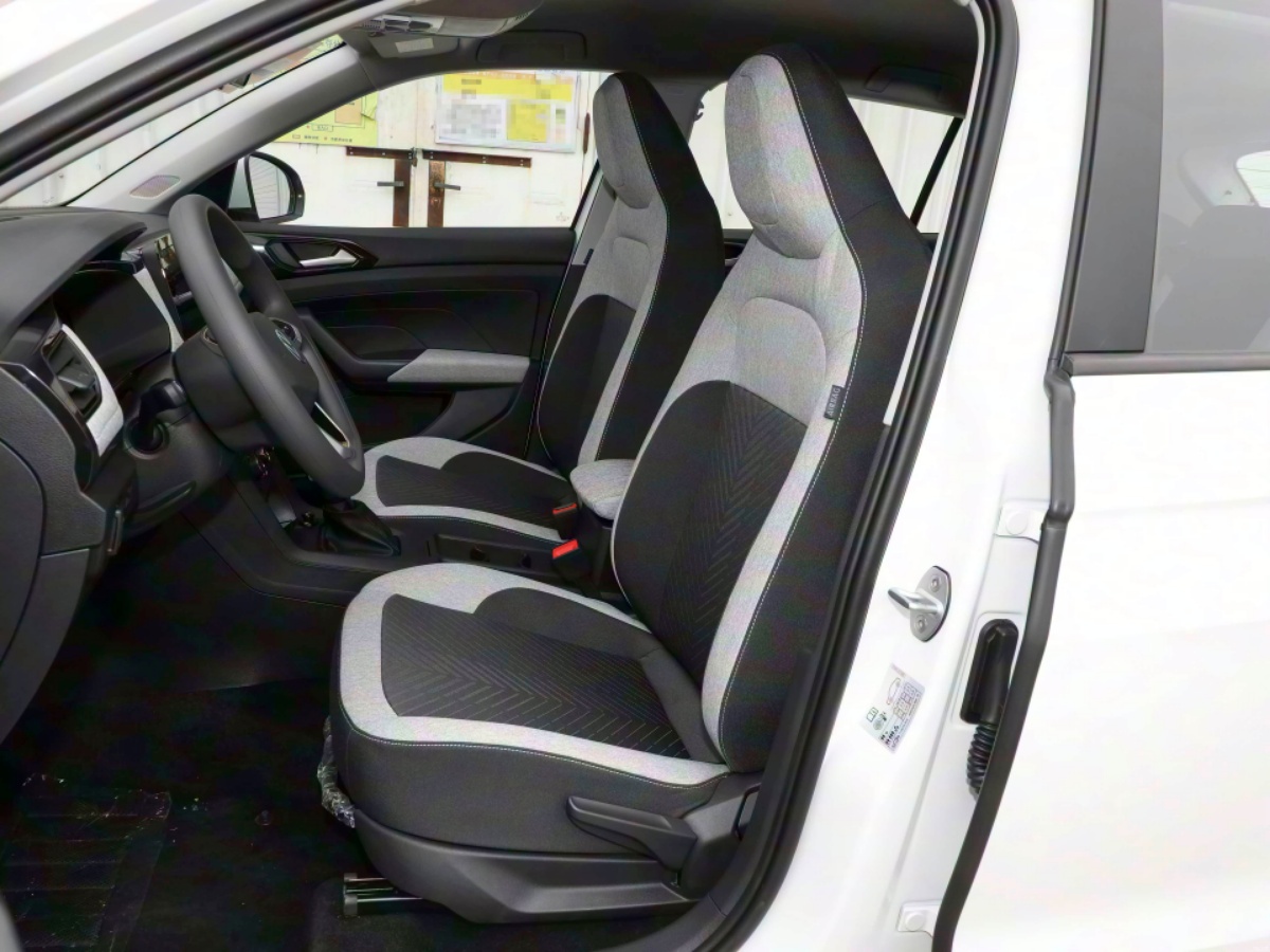 Volkswagen Tharu 2026 car image #8