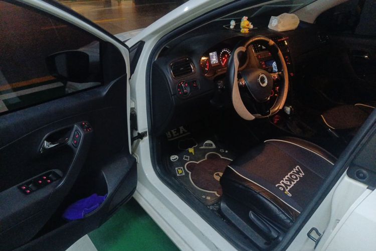 Volkswagen Polo 2019 car image #13