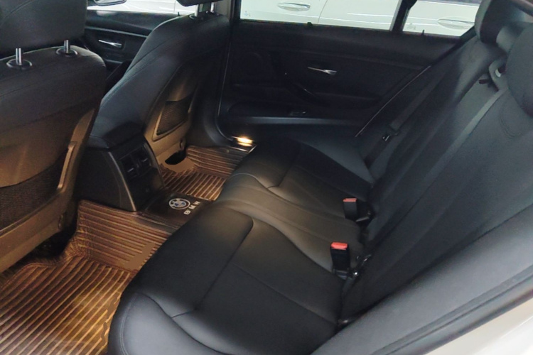 BMW 3 Series 2017 #17 BMW 3 Series 2017 car image #17