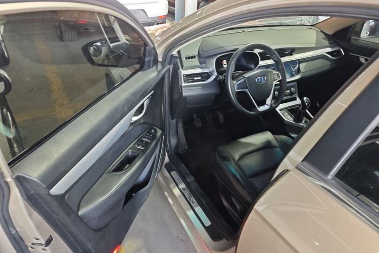 GEELY Emgrand 2018 car image #16