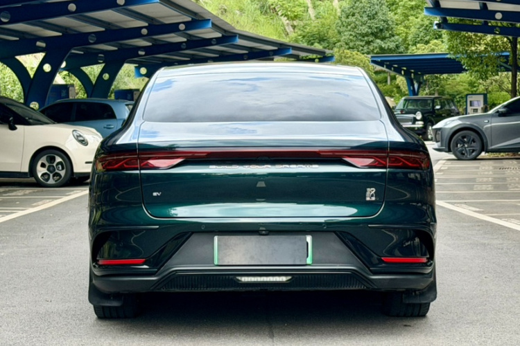 BYD Han 2023 immagine di auto #9