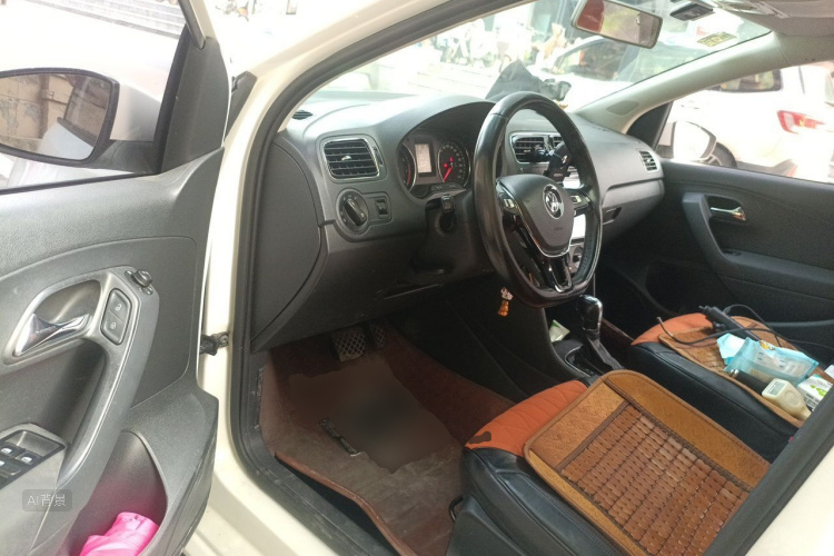 Volkswagen Polo 2016 car image #18