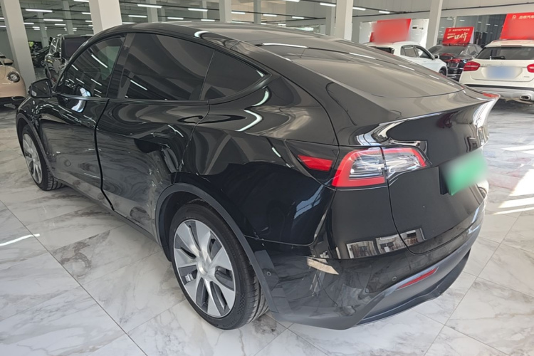 Tesla Model Y 2023 car image #5