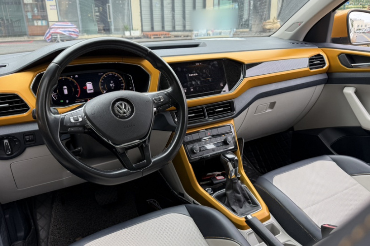 Volkswagen T-Cross 2019 #9 Volkswagen T-Cross 2019 car image #9